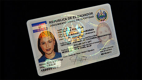 El Salvador ID Card protected wth a KINEGRAM
